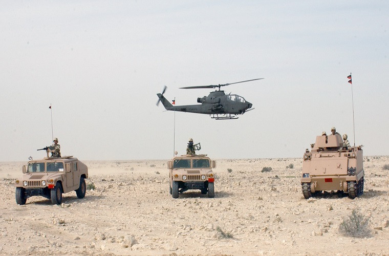 Không quân Bahrain đang xem xét mua sắm chiến đấu cơ hiện đại Typhoon của châu Âu, hay JAS-39 Gripen của Thụy Điển, hoặc Rafale của Pháp để hiện đại hóa sức mạnh không quân. Ngoài ra, Bahrain cũng đang lựa chọn trực thăng tấn công mới để thay thế cho AH-1E Cobra. Nguồn ảnh: Middle East.