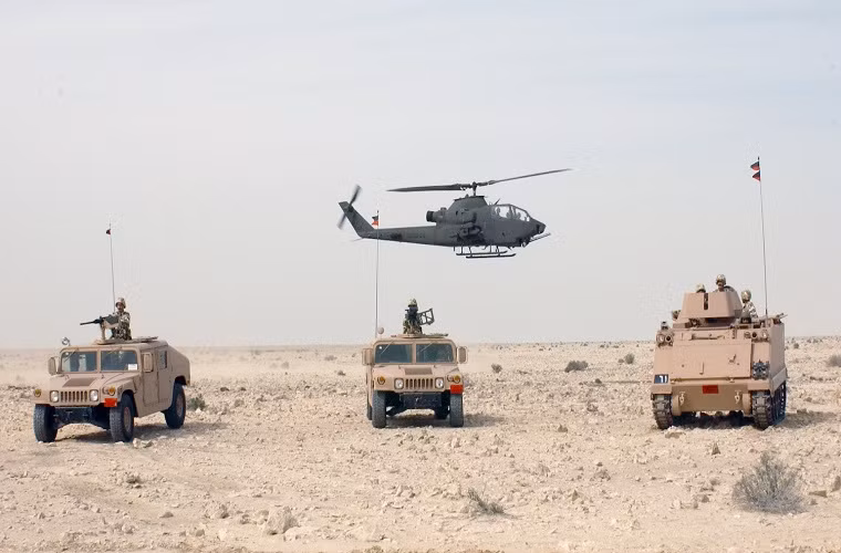 Không quân Bahrain đang xem xét mua sắm chiến đấu cơ hiện đại Typhoon của châu Âu, hay JAS-39 Gripen của Thụy Điển, hoặc Rafale của Pháp để hiện đại hóa sức mạnh không quân. Ngoài ra, Bahrain cũng đang lựa chọn trực thăng tấn công mới để thay thế cho AH-1E Cobra. Nguồn ảnh: Middle East.