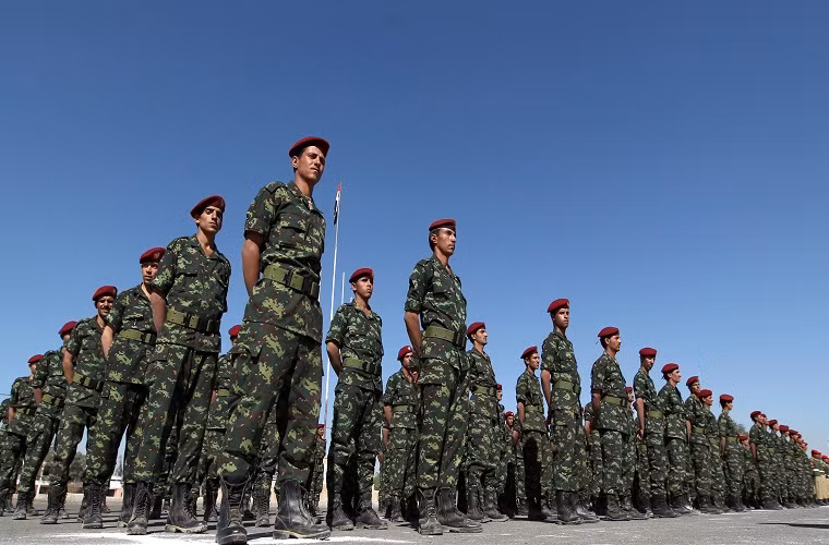 Dù vậy lợi thế trên của Bahrain khó có thể giúp nước này chống chọi lại được với các quốc gia có tiềm lực quân sự mạnh hơn trong khu vực. Bên cạnh đó, Bahrain cũng không có nghĩa vụ quân sự bắt buộc và người dân không được trải qua huấn luyện, quân dự bị được huấn luyện theo định kỳ nên có thể sẵn sàng chiến đấu khi đất nước xảy ra chiến tranh. Nguồn ảnh: Center for Strategic.