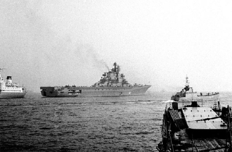 Tàu tuần dương - sân bay lớp Kiev chở các máy bay cất hạ cánh thẳng đứng Yak-38.Nguồn ảnh: ruairbase.ru