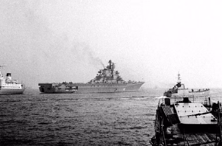 Tàu tuần dương - sân bay lớp Kiev chở các máy bay cất hạ cánh thẳng đứng Yak-38.Nguồn ảnh: ruairbase.ru