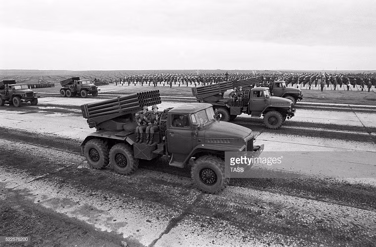 Các tổ hợp pháo phản lực BM-21 Grad do Liên Xô chế tạo tham gia tập trận Zapad-81. Nguồn ảnh: TASS.