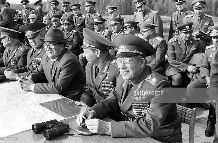 Bộ chỉ huy cuộc tập trận Zapad-81 với các tướng lĩnh đại diện quân đội các nước Warsaw tham gia cuộc tập trận này. Nguồn ảnh: TASS.