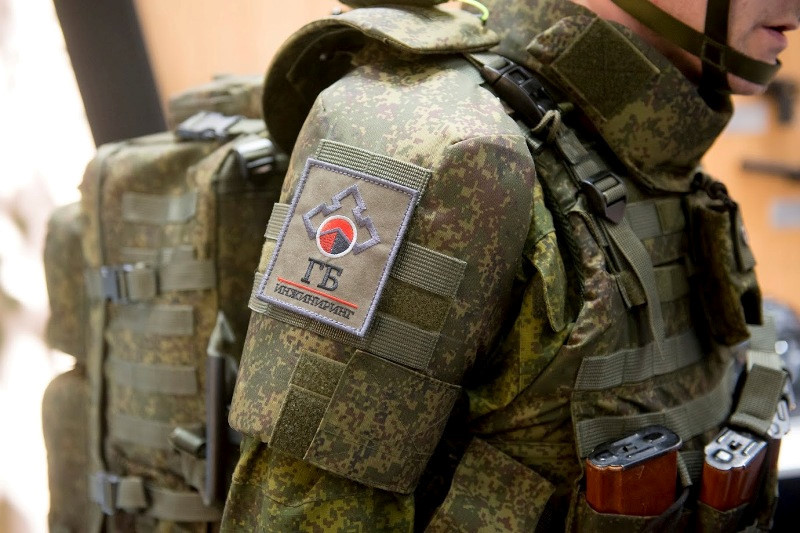 Cũng theo Rostec, bộ quân phục mới giúp binh sĩ có thể mang theo ba lô có trọng lượng tới 50 kg mà không ảnh hưởng đến khả năng vận động của cơ thể, cho phép mang theo nhiều vũ khí hơn, qua đó tăng hiệu quả chiến đấu. Ảnh: Rostec.