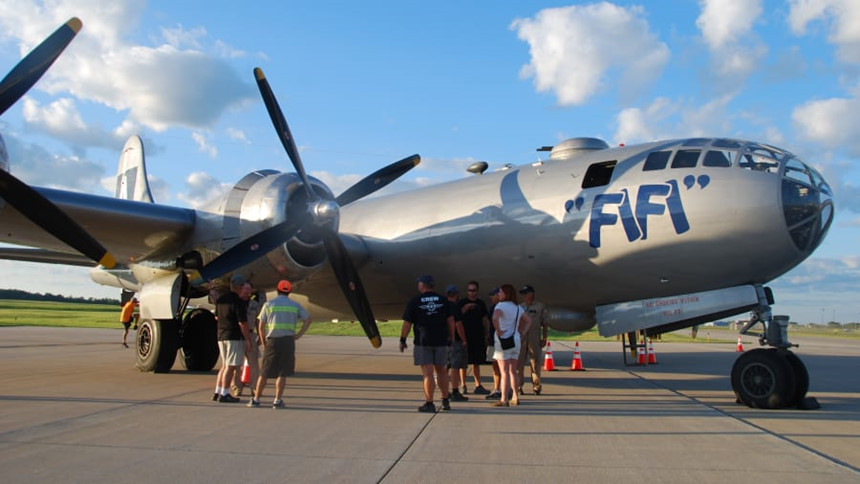 Máy bay ném bom huyền thoại B-29 trong Thế chiến II có tên "FiFi", một trong 2 chiếc B-29 còn lại ở trạng thái hoạt động. B-29 dự kiến bay tại triển lãm WWII Airshow diễn tại tại Dallas, Texas từ ngày 26 đến 28/10.
