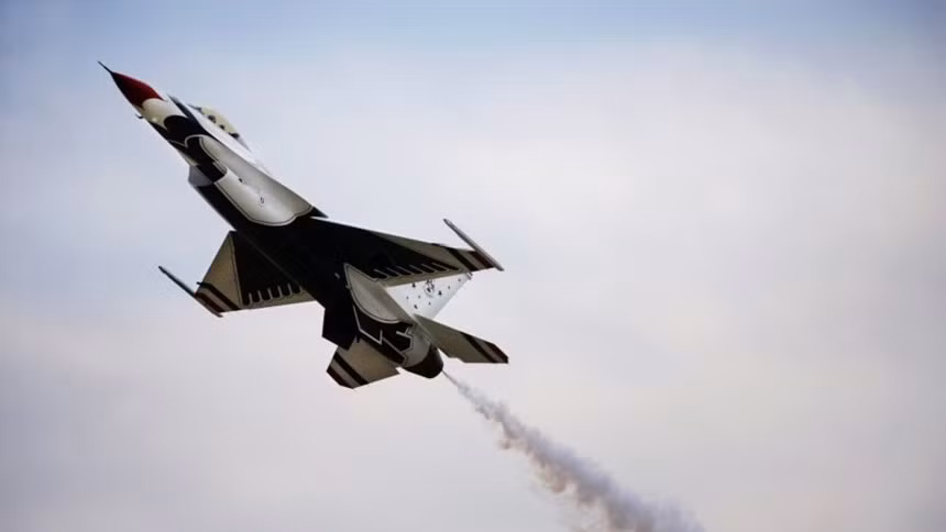 Tiêm kích F-16 thuộc đội bay biểu diễn Thunderbirds của Không quân Mỹ được lên kế hoạch bay tại triển lãm hàng không và tuần lễ hạm đội Maryland, diễn ra tại Baltimore, Maryland trong hai ngày 6-7/10.