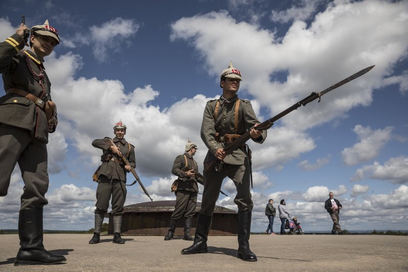Từ tháng 2 đến tháng 12/1916, khoảng 60 triệu quả đạn pháo đã được bắn. Toàn bộ làng mạc bị phá hủy và không bao giờ được xây dựng lại.