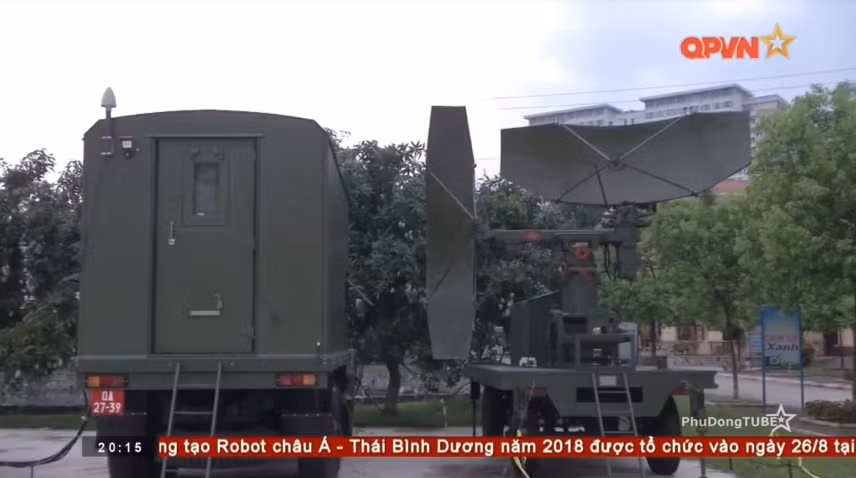 Bên cạnh đó, đại diện Nhà máy A40 còn cho biết hiện nhà máy đang thực hiện đề tài cải tiến đài radar chỉ huy hạ cánh phục vụ cho đảm bảo bay cho các dòng chiến đấu cơ Su-27 và Su-30 với sự hỗ trợ từ các đối tác nước ngoài. Nguồn ảnh: QPVN.