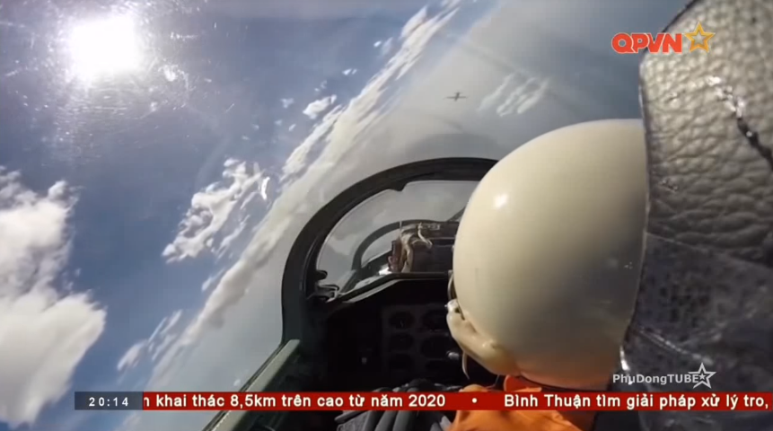 Theo Giám đốc Nhà máy A40 – Đại tá Nguyễn Đình Tùng cho biết, Nhà máy A40 đã làm chủ được công tác thiết kế và sản xuất máy dẫn hướng vô tuyến điện cho máy bay như DHA-8 dùng ở sân bay cố định, DHA-8R – phục vụ cho chỉ huy hạ cánh và tìm kiếm cứu nạn, và cuối cùng là DHA-8RB dành cho các khu vực biển đảo. Nguồn ảnh: QPVN.