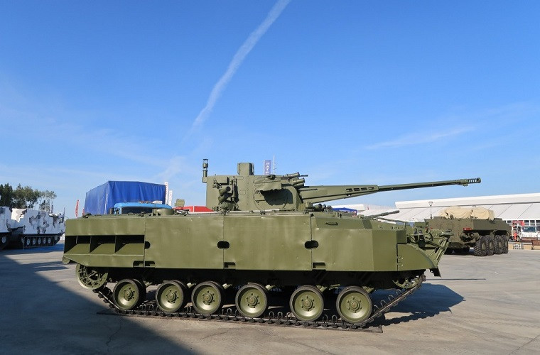 Nguyên mẫu 2S38 được phát triển trên cơ sở kết hợp giữa khung gầm xe chiến đấu bộ binh BMP-3 với module tháp pháo tự động AU-220M 57mm. Nó được thiết kế để "quét sạch" khỏi bầu trời các loại máy bay không người lái, tên lửa hành trình, tên lửa không đối đất, máy bay chiến thuật và trực thăng. Nhìn chung đối tượng tác chiến của 2S38 Deration-PVO chủ yếu là mục tiêu tầm thấp dưới 5km trở xuống. Thậm chí, khi cần, nó có thể sử dụng tấn công các xe thiết giáp, tàu chiến loại nhỏ. Nguồn ảnh: BMPD