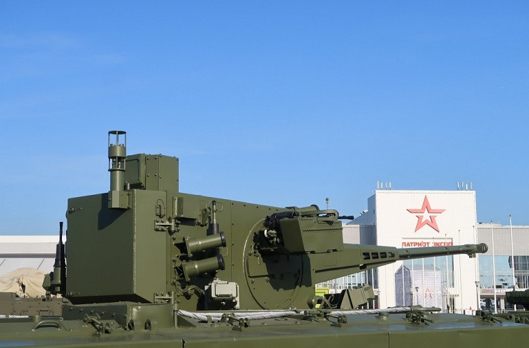 Theo nhà sản xuất, pháo BM-57 của AU-220M có tốc độ bắn lên tới 120 phát/phút, tầm bắn diệt mục tiêu tối đa tới 6km, độ cao hạ mục tiêu đến 4,5km. Có thể tiêu diệt được mục tiêu di chuyển với tốc độ 500m/s. Nguồn ảnh: BMPD