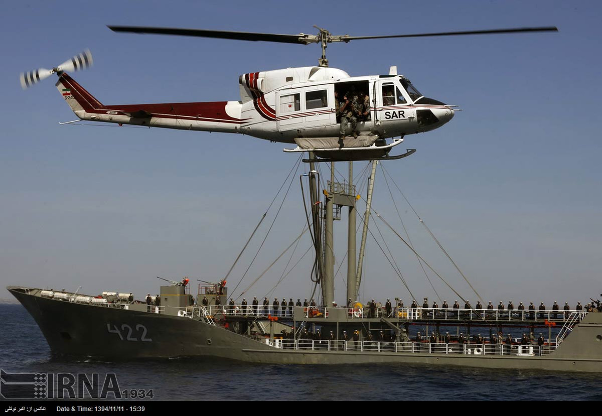 Đóng vai trò nòng cốt cho lực lượng tàu chiến của Iran là các tàu tra trang bị hải pháo 76 mm, một số tàu còn được trang bị tên lửa chống hạm C-802 có tầm bắn trên 130 km. Điều này cho thấy rằng, Hải quân Iran chú trọng vào việc xây dựng các biên đội tàu tấn công theo chiến thuật “bầy sói” được trang bị hỏa lực mạnh, cùng khả năng cơ động cao và tác chiến theo kiểu “đánh nhanh, rút gọn”. Nguồn ảnh: IRNA.