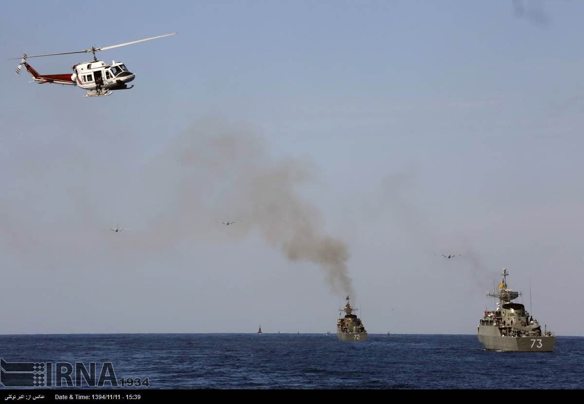 Về mặt lý thuyết IRGC đóng vai trò trung tâm trong các lực lượng vũ trang Iran, tuy nhiên để có thể thực hiện kế hoạch phong tỏa eo biển Hormuz thì Tehran lại dựa hoàn toàn vào Hải quân Iran (hay Hải quân Cộng hòa Hồi giáo Iran) một trong những lực lượng hải quân thuộc vào hạng mạnh nhất nhì khu vực Vùng Vịnh hiện tại. Nguồn ảnh: IRNA.