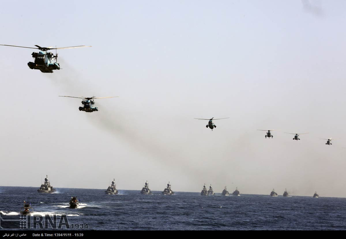 Theo Global Fire Power Hải quân Cộng hòa Hồi giáo Iran (IRGC) đang vận hành 5 tàu hộ vệ tên lửa, 3 tàu ngầm phi hạt nhân, 33 tàu tuần tra, 230 tàu tên lửa tấn công nhanh, cùng một số tàu hậu cần, đổ bộ và hỗ trợ khác cùng quân số hiện tại vào khoảng 18.000 người. Nguồn ảnh: IRNA.