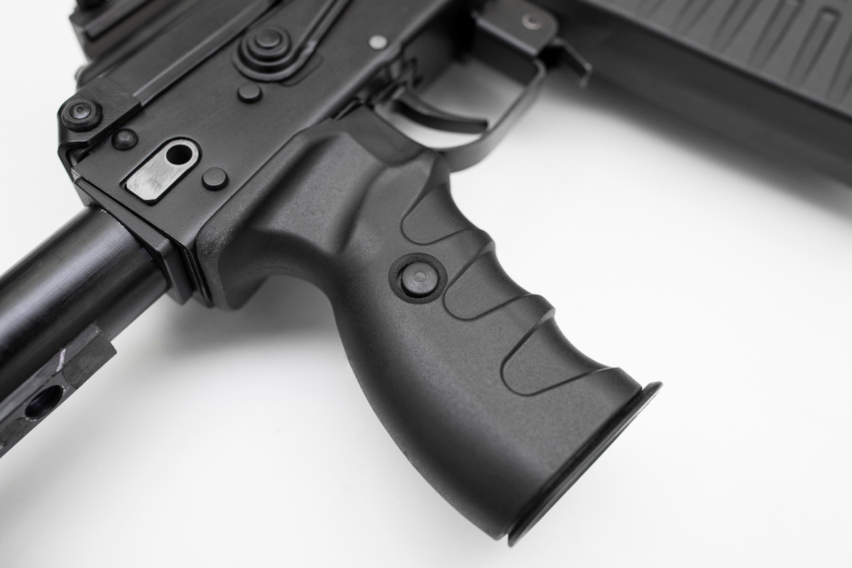 Cận cảnh tay cầm sau của AK-308 được thiết kế để người dùng thoải mái hơn trong quá trình sử dụng. Nguồn ảnh: Kalashnikov.