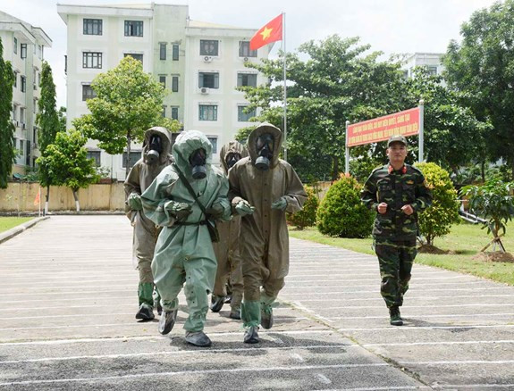 Để bảo đảm hoàn thành nhiệm vụ, các chiến sĩ Lữ đoàn 87 phải thường xuyên luyện tập thể lực ngoài giờ trong điều kiện thời tiết khắc nghiệt, khí tài đặc chủng, đáp ứng yêu cầu nhiệm vụ.