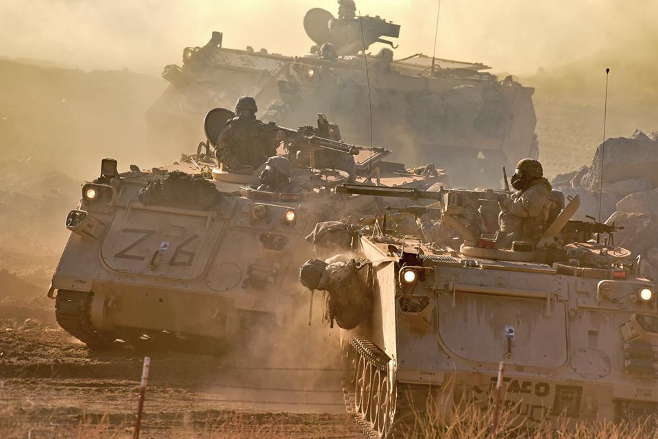 Cùng với xe tăng Abrams là 60 xe chiến đấu bộ binh M2 Bradley, 197 xe thiết giáp đa nhiệm, 38 phương tiện cơ giới cải tiến và 3.390 xe tác chiến hạng nhẹ JLTV. Nguồn ảnh: Quân đội Mỹ.