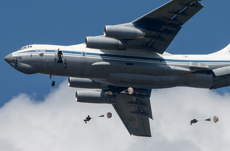 Có lẽ chính vì vậy mà cả Nga và Trung Quốc đều không cảm thấy hài lòng cách làm này của Mỹ và NATO, dó đó một cuộc tập trận trả đũa là điều khó thể tránh khỏi. Bởi bản thân Zapad 2017 cũng là cách Nga trả đũa cuộc tập trận Dragon-17 của Mỹ và NATO trong năm 2017. Nguồn ảnh: Bộ Quốc phòng Nga.