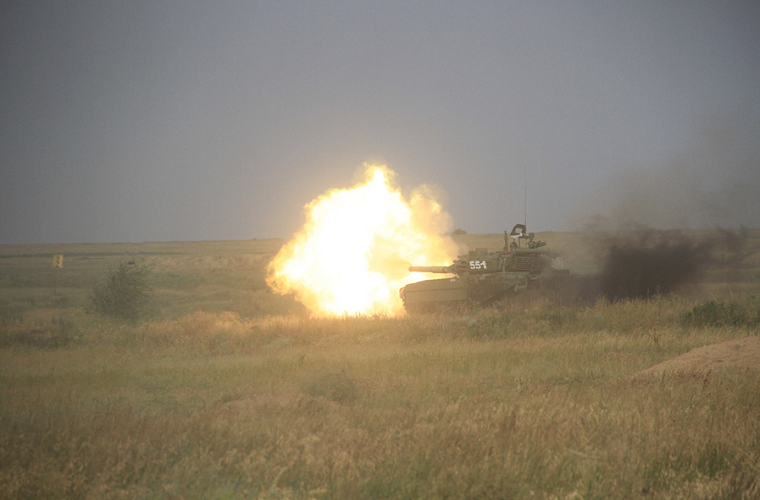 Với Vostok-2018, Moscow muốn cho Washington và Bruxelles thấy rằng họ hoàn toàn có thể đáp trả tương xứng mọi hành động thù địch chống lại nước Nga, và bản thân Moscow vẫn còn một đồng minh quan trọng là Bắc Kinh. Các chính sách thù địch từ Mỹ hiện tại đối với cả Trung Quốc và Nga đang khiến liên minh này trở nên gắn kết hơn bao giờ hết. Nguồn ảnh: Bộ Quốc phòng Nga.