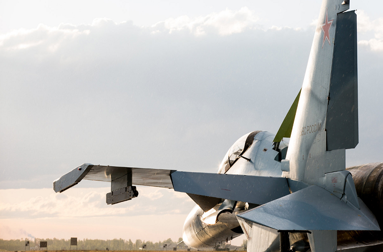 Đến nay, chi tiết trang bị riêng của Su-30SM vẫn được Nga giấu kín, chỉ biết rằng nó sở hữu toàn "hàng made in Russia" gồm hệ thống radar, cảm biến quang - điện, hệ thống tác chiến điện tử. Nguồn ảnh: vostokphotos.ru