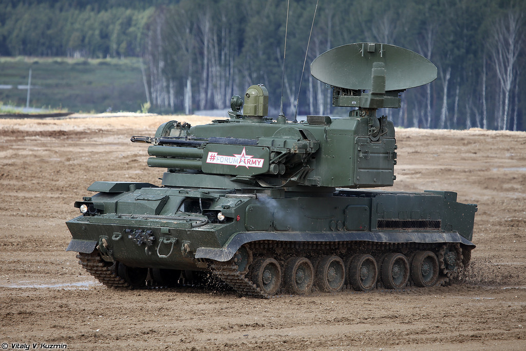 Đối với biến thể hiện đại hóa mới nhất của 2K22 Tunguska là 2K22M1 Tunguska-M, nó được thiết kế cho vai trò bảo vệ đội hình trung đoàn bộ binh, bộ binh cơ giới, thiết giáp cả ban ngày và ban đêm, chống lại các cuộc tập kích đường không sử dụng máy bay tầm thấp, trực thăng, tên lửa hành trình. Nguồn ảnh: Vitaly Kuzmin.