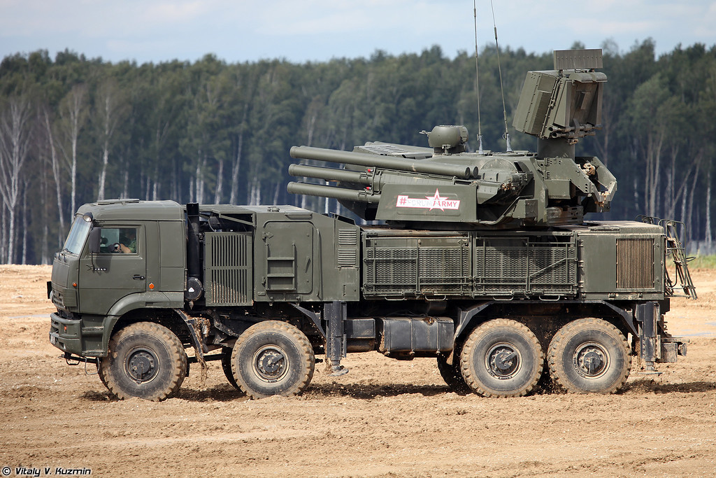 Tuy nhiên, ở trong thời điểm hiện tại Quân đội Nga không đủ ngân sách để duy trì quá nhiều các loại khí tài quân sự, nhất là các loại vũ khí hạng nặng. Trong khi đó, lực lượng phòng không Nga hiện nay đang duy trì trên dưới 10 tổ hợp phòng không các loại khiến gánh nặng ngân sách từ lực lượng này là rất lớn. Nguồn ảnh: Vitaly Kuzmin.