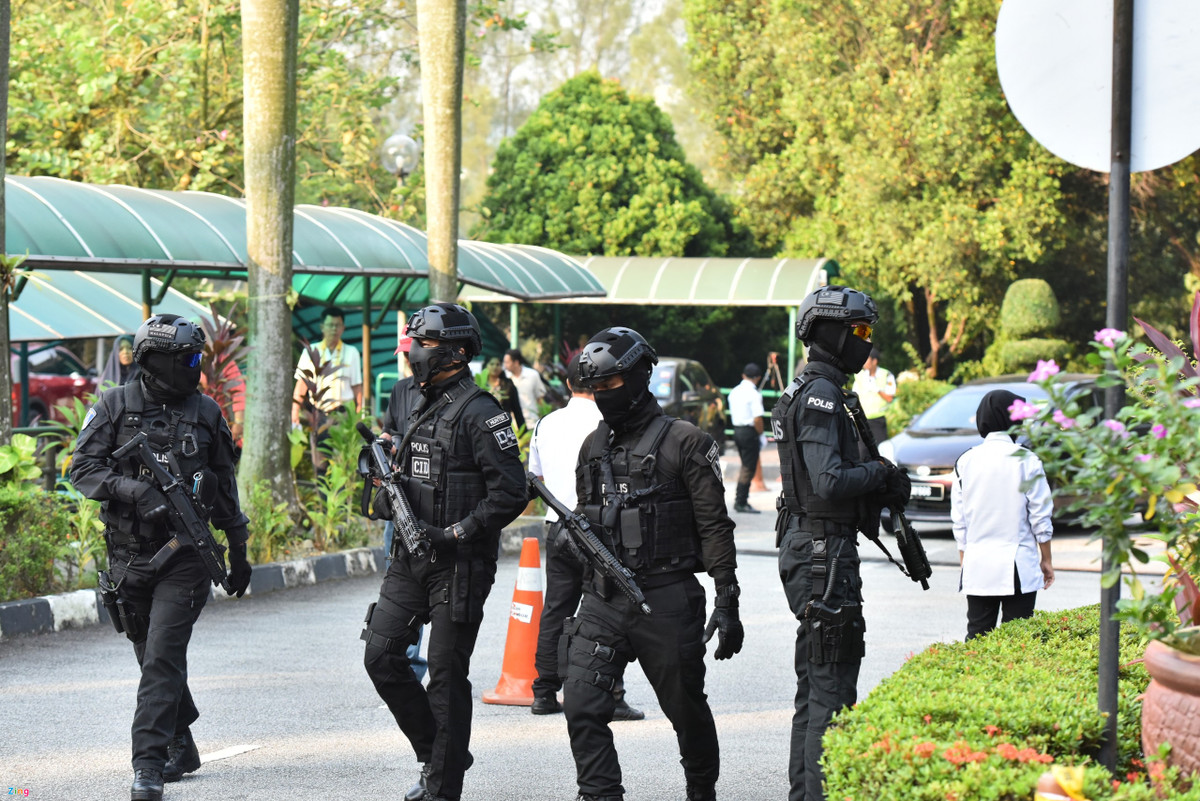 Theo dự kiến, phiên tuyên án sẽ bắt đầu từ 10h (9h giờ Hà Nội). Nếu được tuyên trắng án, các bị cáo có thể được tha bổng. Nếu bị kết tội, phiên tòa sẽ bước vào giai đoạn biện hộ và có thể kéo dài thêm nhiều tháng.