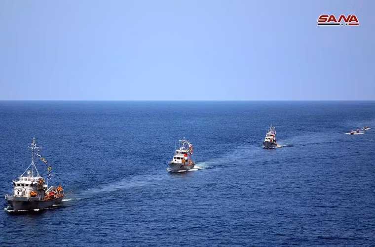 Biên đội tàu chiến của Hải quân Syria tham gia lễ duyệt binh hôm 29/8, hầu hết trong số đó đều là các tàu tuần tran kiểu cũ và chỉ có thể hoạt động ven bờ. Nguồn ảnh: SANA.