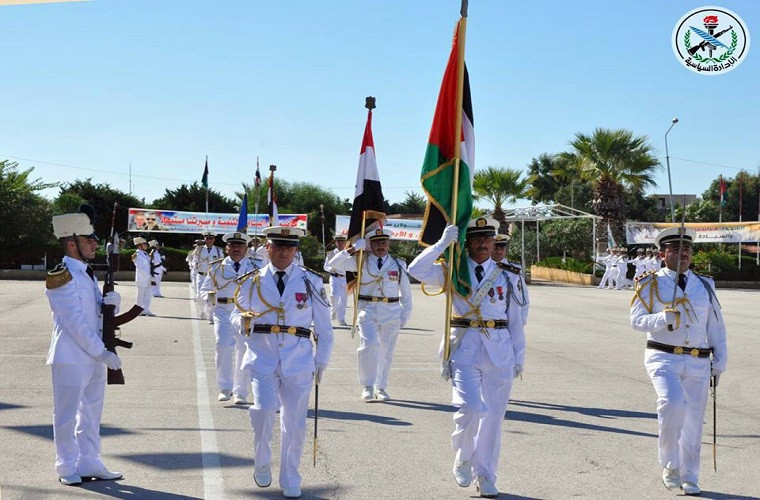 Việc Hải quân Syria tổ chức duyệt binh quy mô trên biển Địa Trung Hải được xem là động thái khá bất ngờ trong bối cảnh Bộ Quốc phòng Nga cáo buộc các lực lượng Mỹ ở Trung Đông đang được huy động nhằm chuẩn bị cho một cuộc tấn công khác vào Syria, theo kịch bản cũ với các cáo buộc sử dụng vũ khí hóa học nhắm vào dân thường. Nguồn ảnh: SANA.