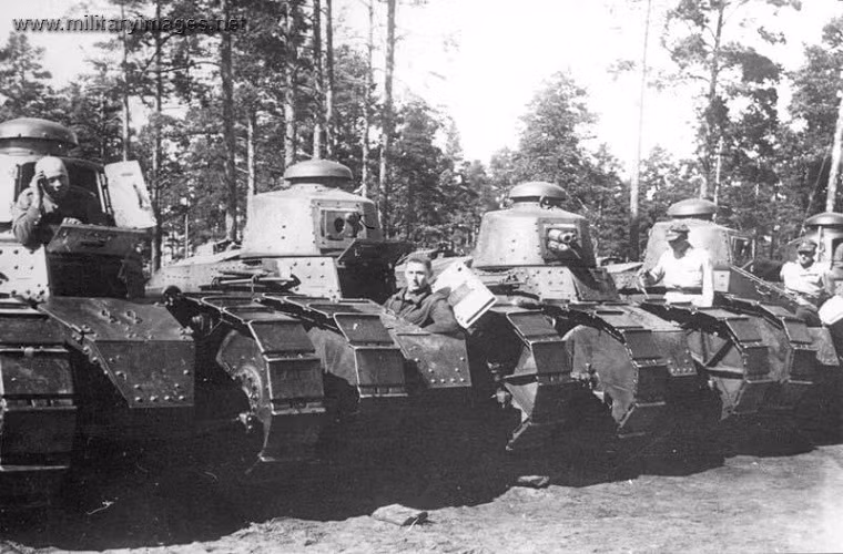 Về mặt tổng thể, việc người Pháp đưa Renault FT-17 có thể xem là điều hợp lý bởi chính thiết kế nhỏ gọn của dòng xe tăng hạng nhẹ này, mặt khác ở thời điểm mới xuất hiện xe tăng gần như là thứ vũ khí tối thượng trên chiến trường ngay cả ở châu Âu. Do đó đối với các quốc gia thuộc địa việc sử dụng những cỗ xe tăng hạng nhẹ là thích hợp hơn cả. Nguồn ảnh: forumactif.org