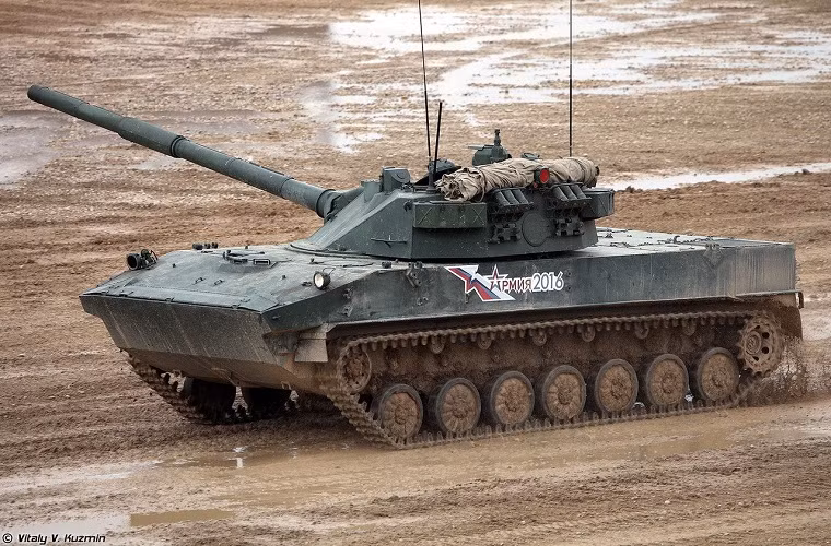 Ngoài pháo chính 125mm, Sprut-SDM1 còn được trang bị thêm 1 súng máy điều khiển từ xa 7,62mm với cơ số đạn 1.000 viên được lắp đặt trên tháp pháo cùng các thiết bị trinh sát. Nguồn ảnh: Vitaly Kuzmin.