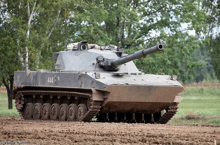 Trả lời phỏng vấn TASS gần đây, Giám đốc điều hành Tập đoàn xuất nhập khẩu vũ khí của Nga Rosoboronexport – ông Alexander Mikheyev tiết lộ, một số quốc gia Đông Nam Á đang dành sự quan tâm đặc biệt cho tổ hợp pháo chống tăng tự hành 2S25 Sprut-SD mà cụ thể là biến thể Sprut-SDM1. Nguồn ảnh: Vitaly Kuzmin.