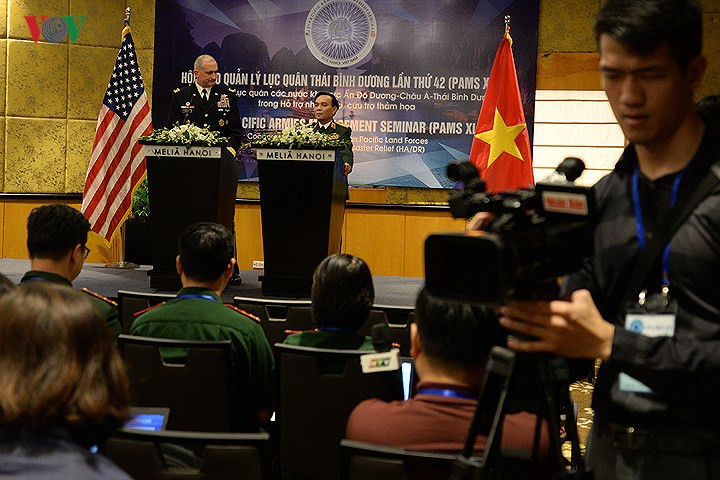 Ngay sau lễ Khai mạc, Phó Tổng Tham mưu trưởng quân đội Việt Nam Phạm Hồng Hương và Tư lệnh Bộ Tư lệnh Lục quân Thái Bình Dương của Mỹ B. Brown chủ trì họp báo về PAMS-42.