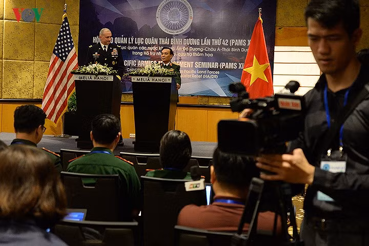 Ngay sau lễ Khai mạc, Phó Tổng Tham mưu trưởng quân đội Việt Nam Phạm Hồng Hương và Tư lệnh Bộ Tư lệnh Lục quân Thái Bình Dương của Mỹ B. Brown chủ trì họp báo về PAMS-42.