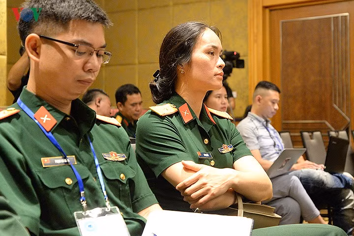 Các quân nhân Việt Nam có mặt trong buổi họp báo nói trên. Hội thảo PAMS-42 diễn ra từ ngày 20-23/8.