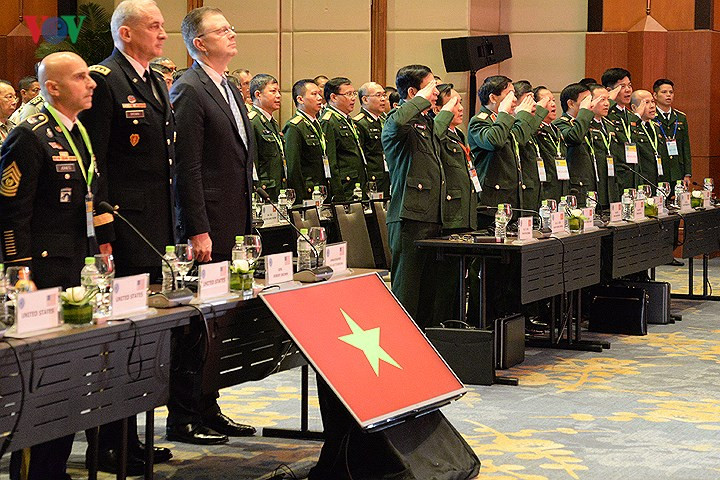 Phần cử quốc thiều Việt Nam.