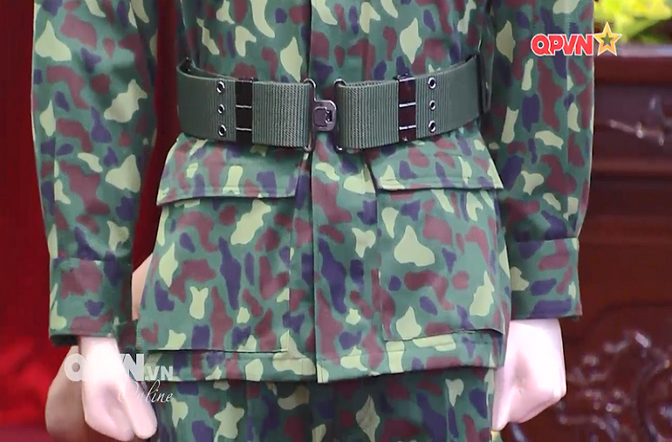 Số phiếu đồng ý với Phương án 2 là 114/540 bằng 21,1%. Số phiếu đồng ý với Phương án 3 là 106/540 bằng 19,6%. Về mũ mềm dã chiến, số phiếu đồng ý phương án 1 là 301/540 bằng 55,7%. Số phiếu đồng ý phương án 2 là 239/540 bằng 44,3%. Nguồn ảnh: QPVN.