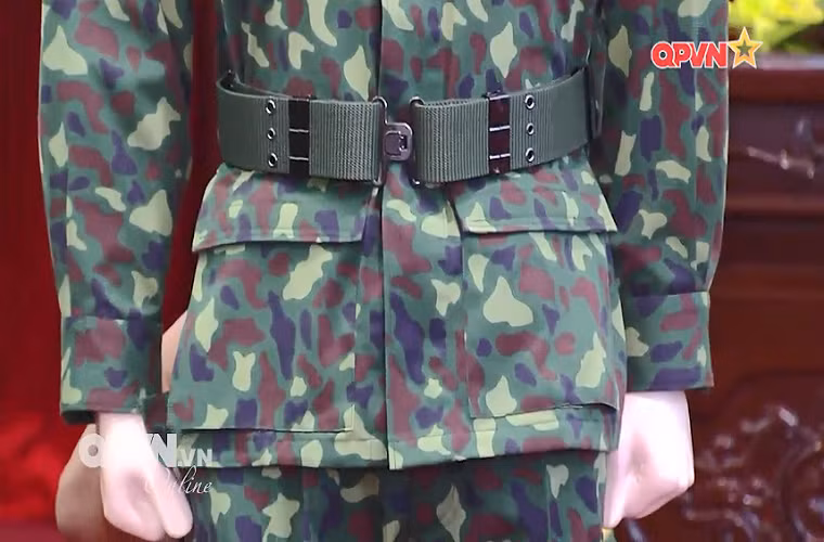 Số phiếu đồng ý với Phương án 2 là 114/540 bằng 21,1%. Số phiếu đồng ý với Phương án 3 là 106/540 bằng 19,6%. Về mũ mềm dã chiến, số phiếu đồng ý phương án 1 là 301/540 bằng 55,7%. Số phiếu đồng ý phương án 2 là 239/540 bằng 44,3%. Nguồn ảnh: QPVN.