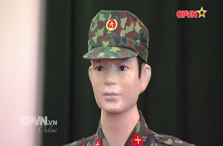 Trên cơ sở kết qủa lấy phiếu ý kiến của đại biểu dự hội nghị, Thượng tướng Phạm Hồng Hương giao cho TCHC tổng hợp bằng văn bản tất cả các phương án, kể cả các kiến nghị, đề xuất của các đại biểu về một số chi tiết cần bổ sung, thay đổi của mẫu quân phục dã chiến mới, trình Thủ trưởng Bộ Quốc phòng xem xét, quyết định. Nguồn ảnh: QPVN.