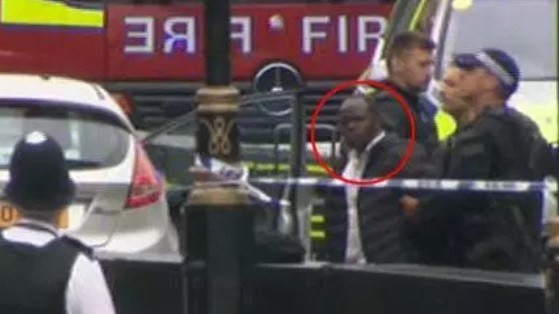 Hinh anh dau tien ve nghi pham lao xe ve nha Quoc hoi Anh