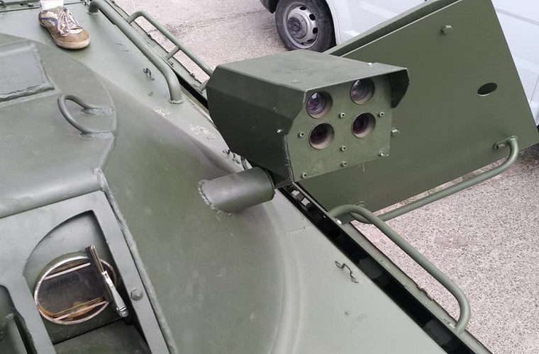 Cụm thiết bị quan sát hình ảnh được gắn trên tháp pháo của BTR-60BP kết nối với một màn hình cầm tay bên trong xe. Nguồn ảnh: Valery Ryabykh.