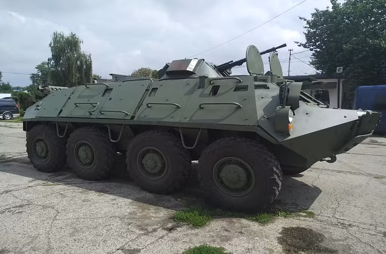 Theo đó, gói nâng cấp trên sẽ trang bị thêm cho BTR-60BP một lớp bảo vệ mới, thay đổi thiết kế khoang chở quân, cải thiện hiệu suất động cơ và tích hợp thêm các thiết bị dẫn đường số. Về cơ bản với công nghệ trong nước hiện tại chúng ta hoàn toàn có thể thực hiện các bổ sung này cho BTR-60BP. Nguồn ảnh: Valery Ryabykh.