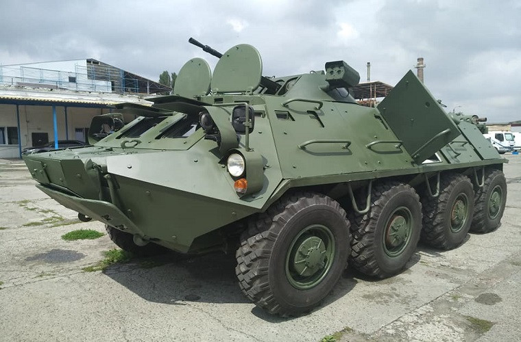 Thế nhưng mới đây một công ty của Ukraine là Kort Kyiv vừa cho ra đời một biến thể nâng cấp mới dành cho xe thiết giáp chở quân BTR-60BP với thiết kế khá đơn giản nhưng vẫn đảm bảo nâng cao đáng kể khả năng phòng vệ của phương tiện bọc thép này lên một tầm cao mới. Và quan trọng nhất Việt Nam hoàn toàn có thể thực hiện gói nâng cấp BTR-60BP này bằng các công nghệ trong nước. Nguồn ảnh: Valery Ryabykh.