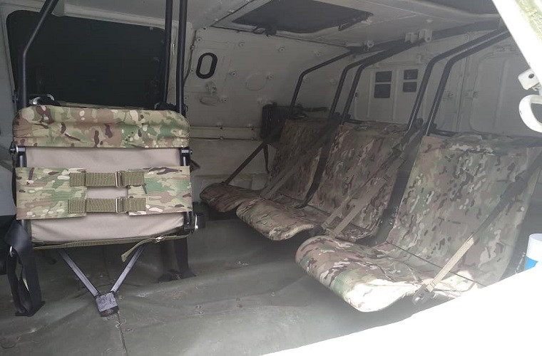 Trong khi đó ở khoang chở quân, BTR-60BP nâng cấp chỉ còn có thể chở theo tối đa từ 5-7 binh sĩ thay vì 8 như trước đây, cùng với đó là kíp lái 2 người. Vị trí ngồi của binh sĩ cũng được bố trí lại và được dồn hết về phía sau xe. Nguồn ảnh: Valery Ryabykh.