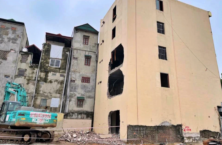 Vu biet thu khung sai pham: Chu tich quan Cau Giay “day” trach nhiem cho cap duoi?-Hinh-2