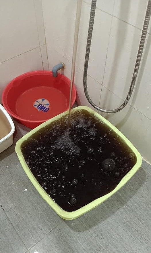 Ha Noi: Cu dan chung cu Hoa Phat keu cuu vi nuoc sinh hoat ban nhu nuoc cong-Hinh-2