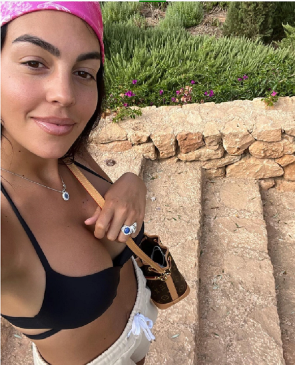 Ban gai C.Ronaldo gay an tuong voi than hinh goi cam-Hinh-3