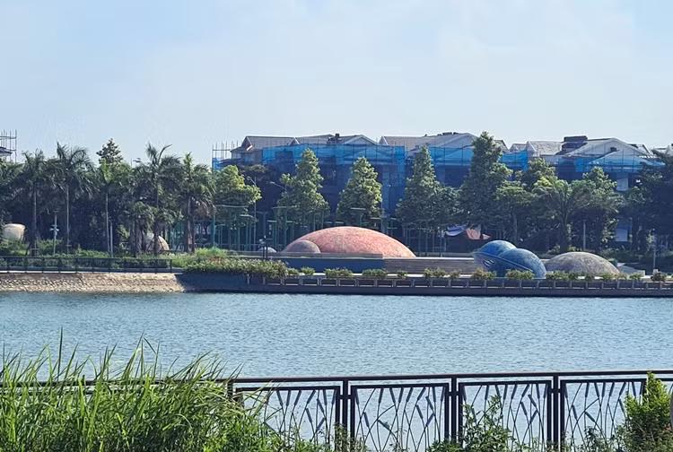 Nhiều người dân xung quanh khu vực thắc mắc, không biết đến bao giờ thì Công viên Thiên văn học của Tập đoàn Nam Cường mới mở cửa cho người dân vào tham quan?