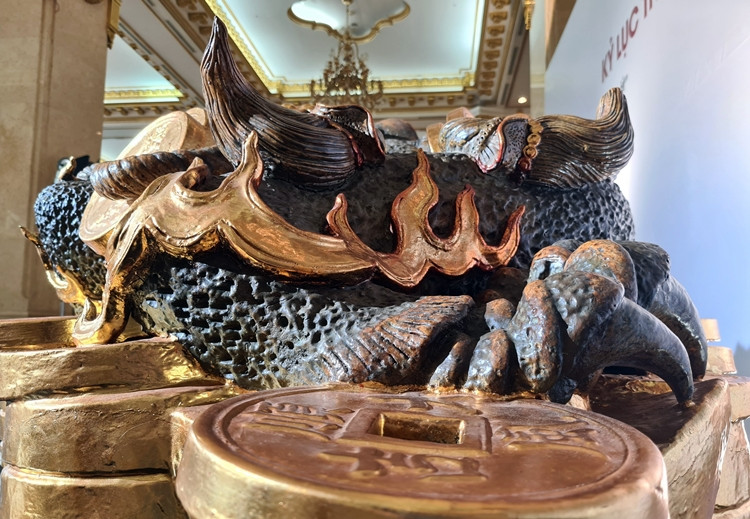 Lối chế tác cách tân này tạo chiều sâu cho các sản phẩm gốm và tăng độ độc đáo nhưng vẫn giữ được dáng vẻ thân thuộc của đồ gốm Việt.