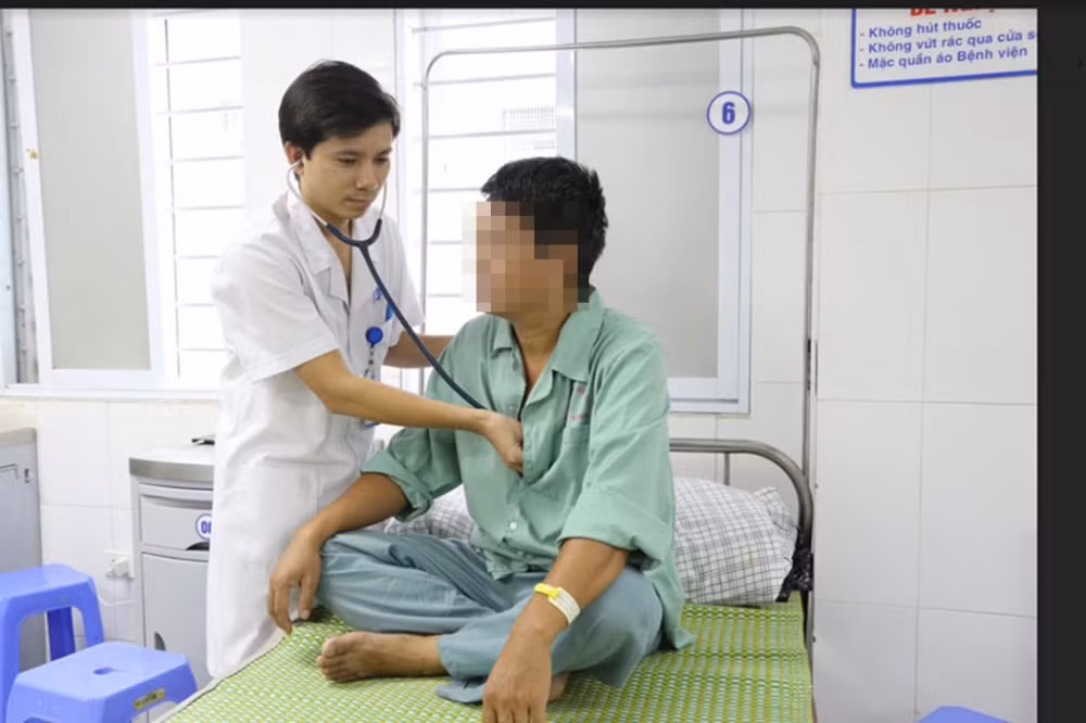 Hút thuốc nhiều như ăn cơm, người đàn ông suýt mất mạng Hut thuoc nhieu nhu an com, nguoi dan ong suyt mat mang